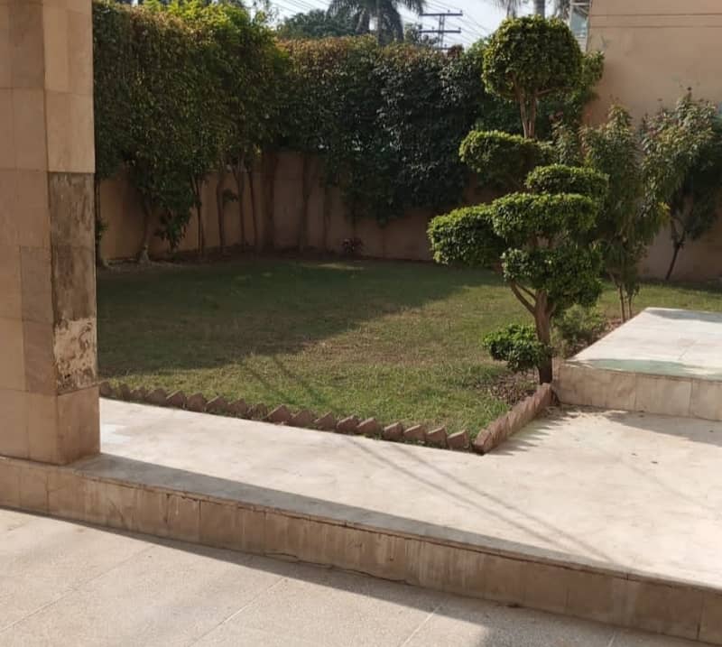 Prime Location In Model Town Extension Of Lahore, A 21 Marla House Is Available 9