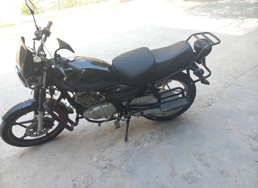 Suzuki GS 150 2023 2