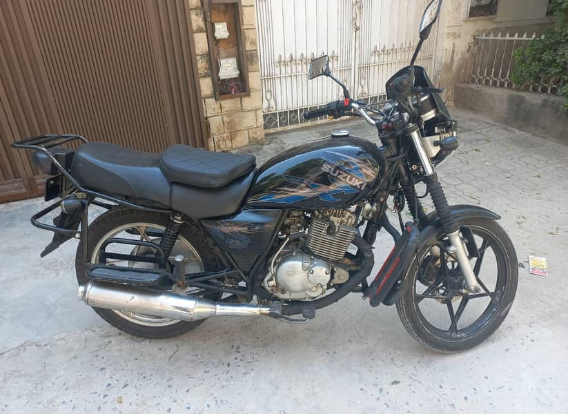 Suzuki GS 150 2023 4