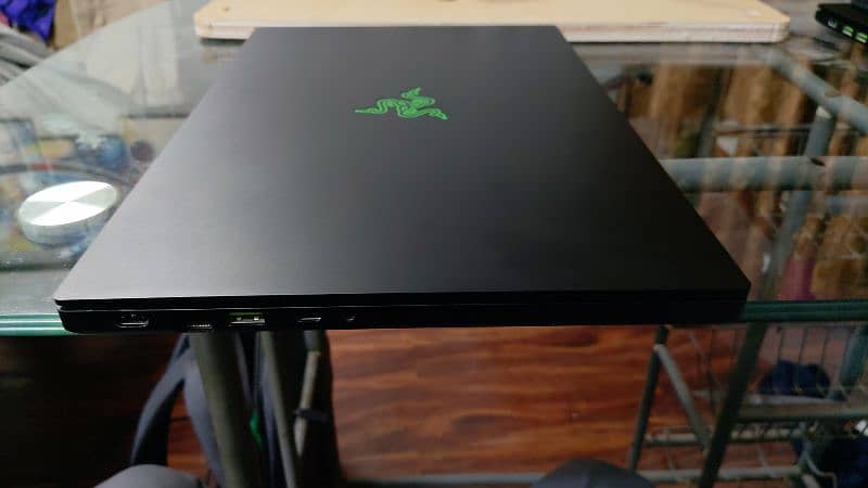 *Razer Blade 15 (RZ09)– i7-10750H,GTX 1660 ti, FHD 144hz Gaming Laptop 1