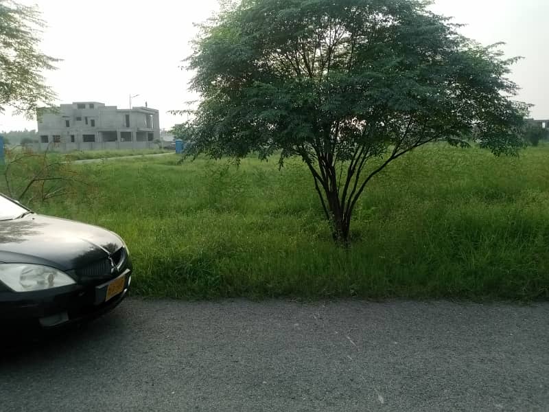 Residential Plot No. 811 Corner 21.5 Marla Plot for sale In Dha Lahore Phase-7 Block-Z1 1