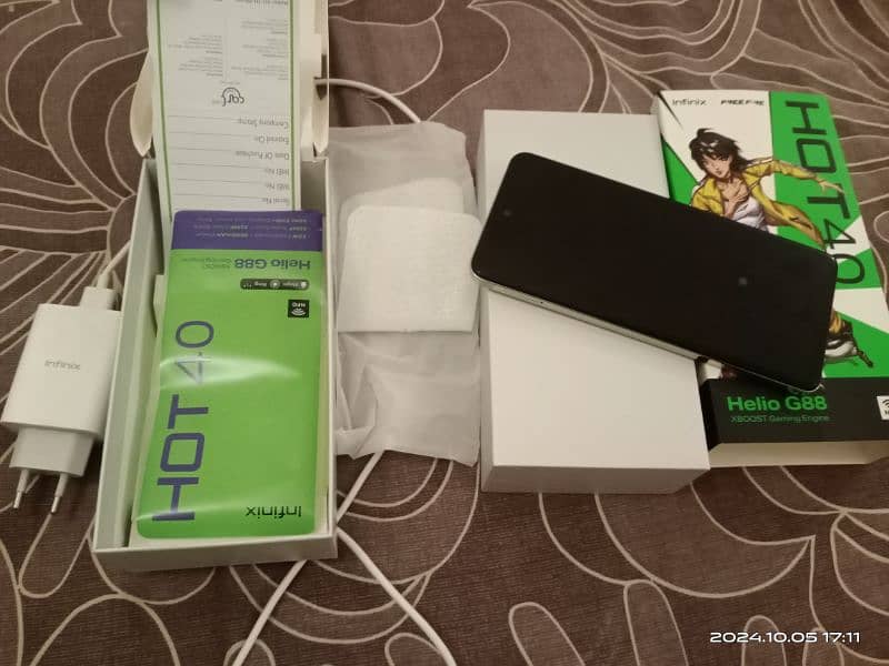 infinix hot 40  8+8gm  256gb memory 8