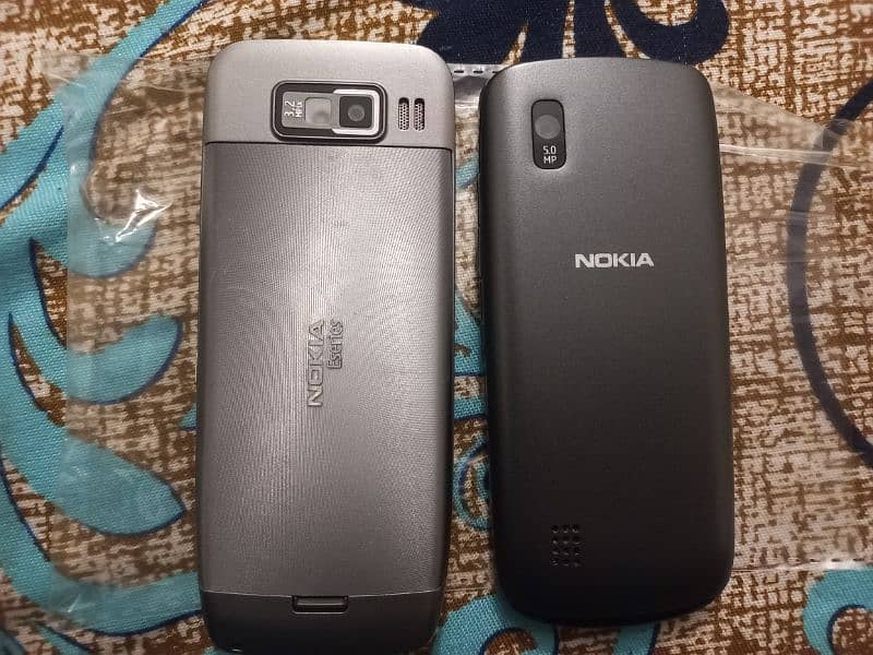 Nokia Asha 300 & Nokia E52 1