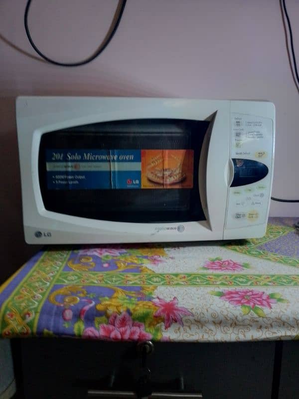 I am selling LG microwave oven touch screen condition 10/8 0