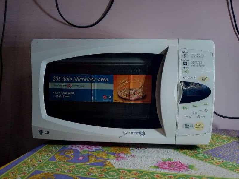 I am selling LG microwave oven touch screen condition 10/8 1