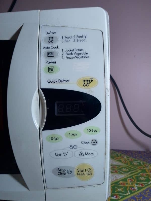 I am selling LG microwave oven touch screen condition 10/8 2