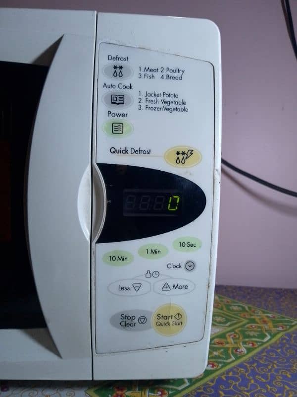 I am selling LG microwave oven touch screen condition 10/8 4