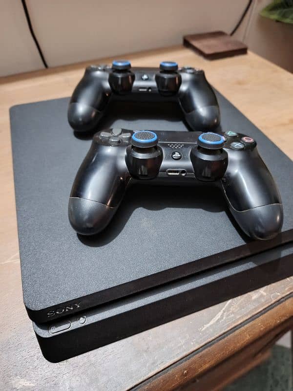 Ps4 slim 1 tb console with 2 controllers 1