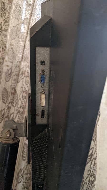 lenovo 22" LCD 4