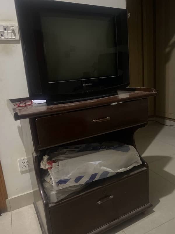 Samsung TV 21” with Trolley 1