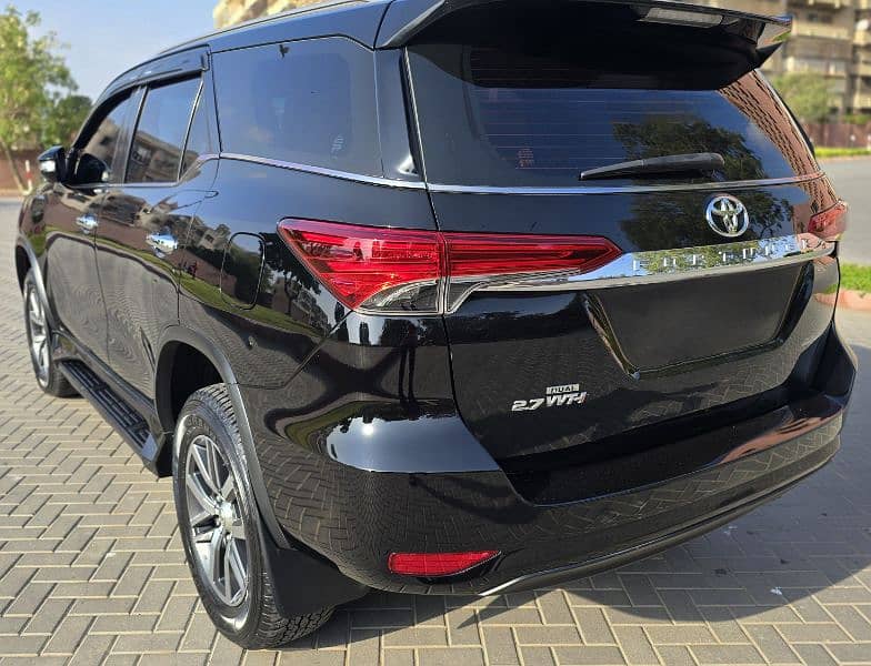 Toyota Fortuner V 2017 5