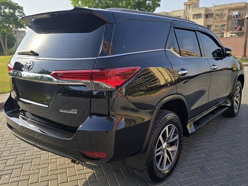 Toyota Fortuner V 2017 6