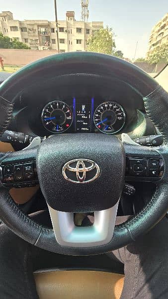 Toyota Fortuner V 2017 16