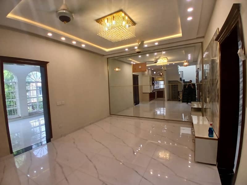 MOST BEAUTIFUL LUXURIOUS LIVING 10MARLA HOUSE FOR SALE CENTRAL BLOCK BAHRIA ORCHARD MOST BEAUTIFUL LOCATION A PLUS CONSTRUCTION REAL PICTURE MORE DETAILS CONTACT ME 2