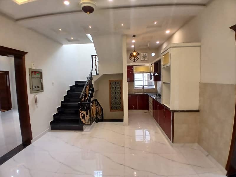 MOST BEAUTIFUL LUXURIOUS LIVING 10MARLA HOUSE FOR SALE CENTRAL BLOCK BAHRIA ORCHARD MOST BEAUTIFUL LOCATION A PLUS CONSTRUCTION REAL PICTURE MORE DETAILS CONTACT ME 3