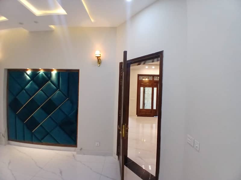 MOST BEAUTIFUL LUXURIOUS LIVING 10MARLA HOUSE FOR SALE CENTRAL BLOCK BAHRIA ORCHARD MOST BEAUTIFUL LOCATION A PLUS CONSTRUCTION REAL PICTURE MORE DETAILS CONTACT ME 11