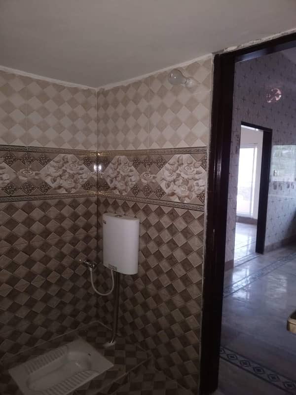 12 Marla upper portion available for rent Shalimar colony Multan 1