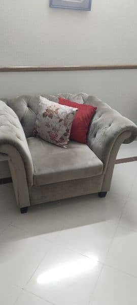 5 seater sofa with curtains and center table 1