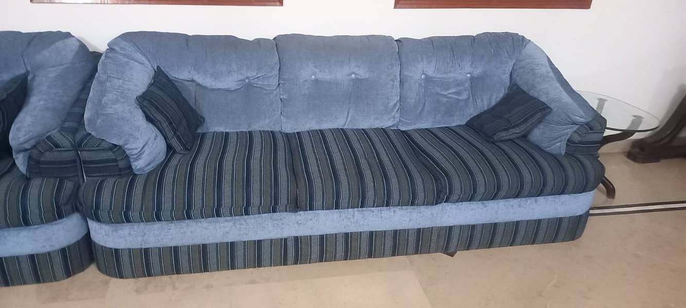 7 seater sofa set in good condition. 2