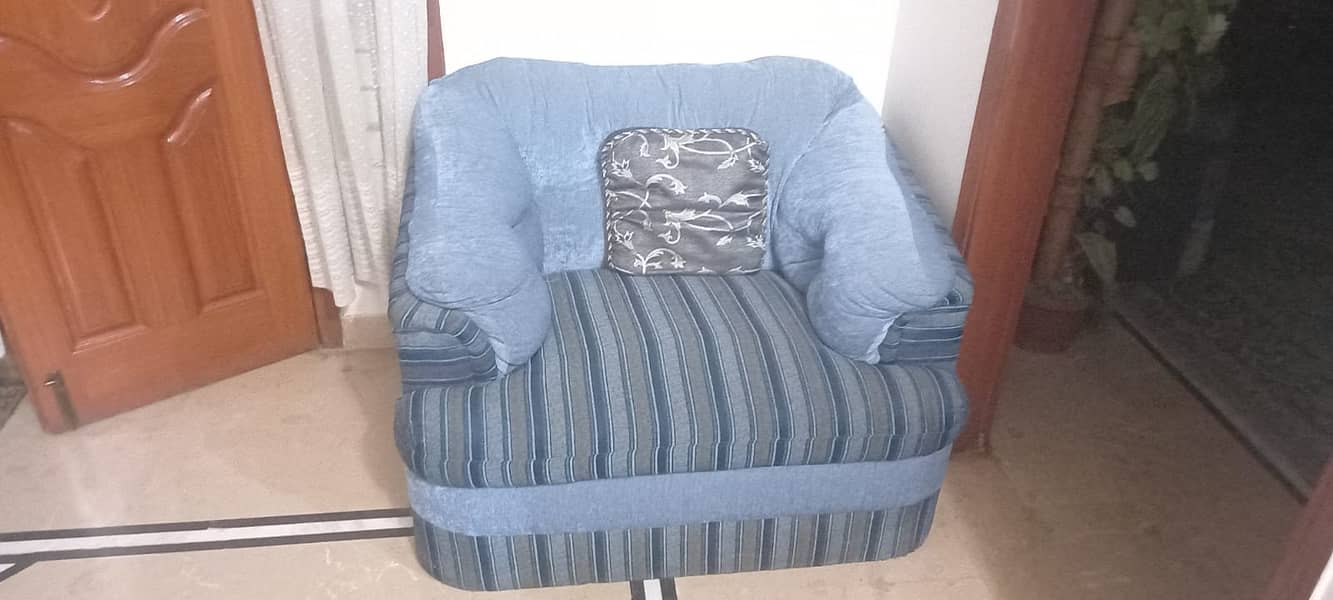 7 seater sofa set in good condition. 3