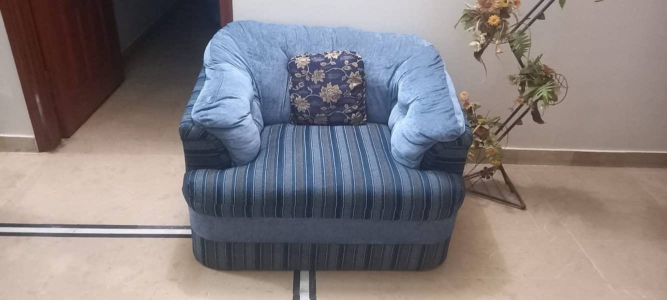 7 seater sofa set in good condition. 4