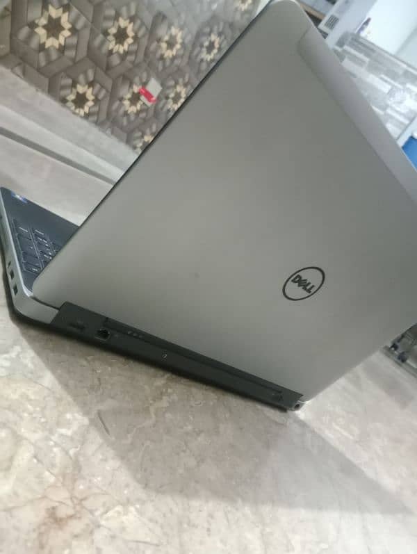 Dell Latitude Laptop for Gaming And Graphic Designing 10/10 condition 6