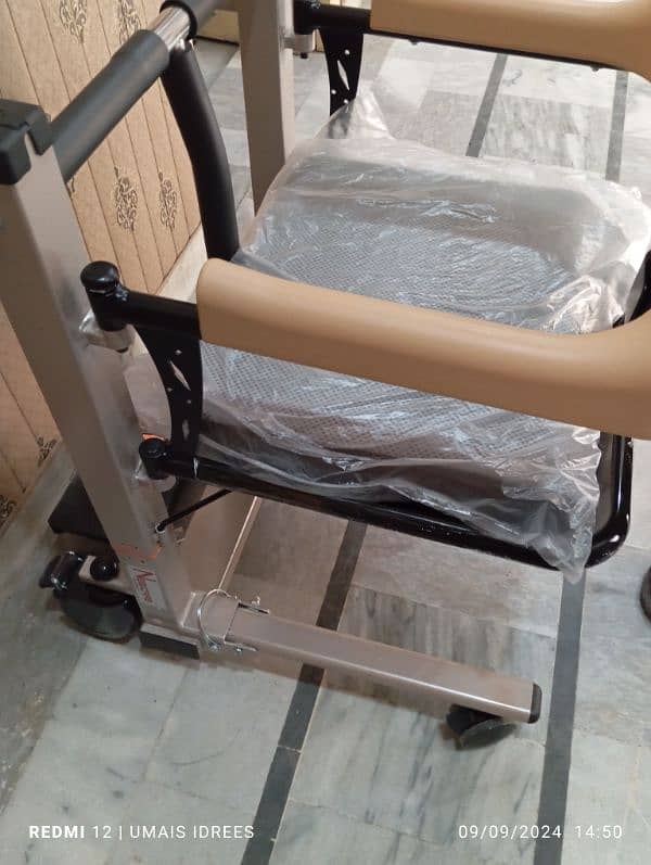 Hyduralic wheel chair for patient 1