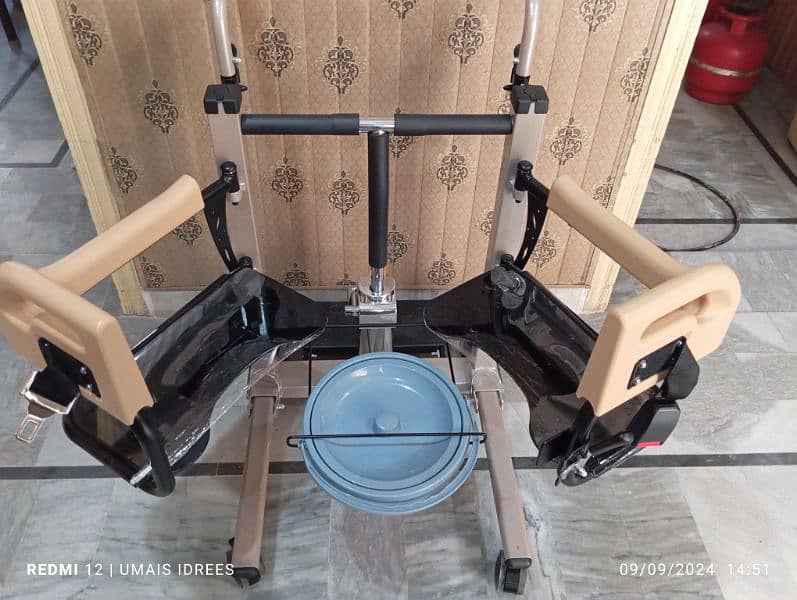 Hyduralic wheel chair for patient 4