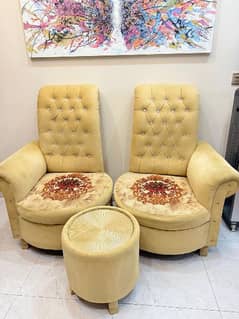 Coffee Chairs with Round Table New Condition