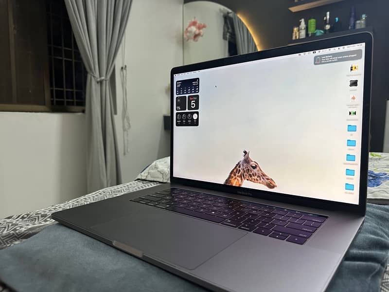 Mac Book 2018 15inch 1