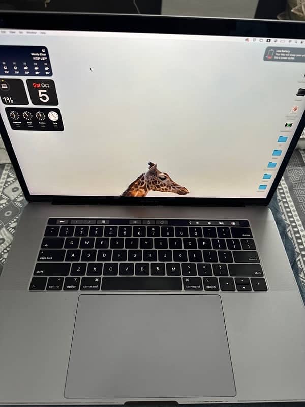 Mac Book 2018 15inch 3