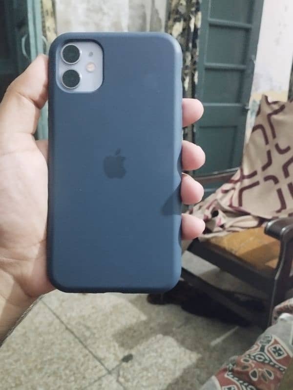 iphone 11 purple 10/10 factory unlocked 1000% waterpack 9