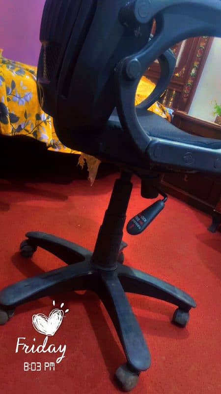 Boss B 543 Revolving Chair 3