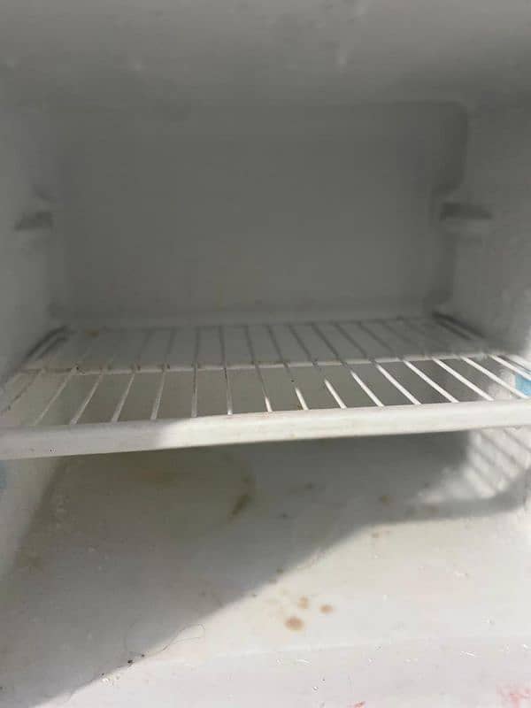 Dawlance Fridge Medium size 7