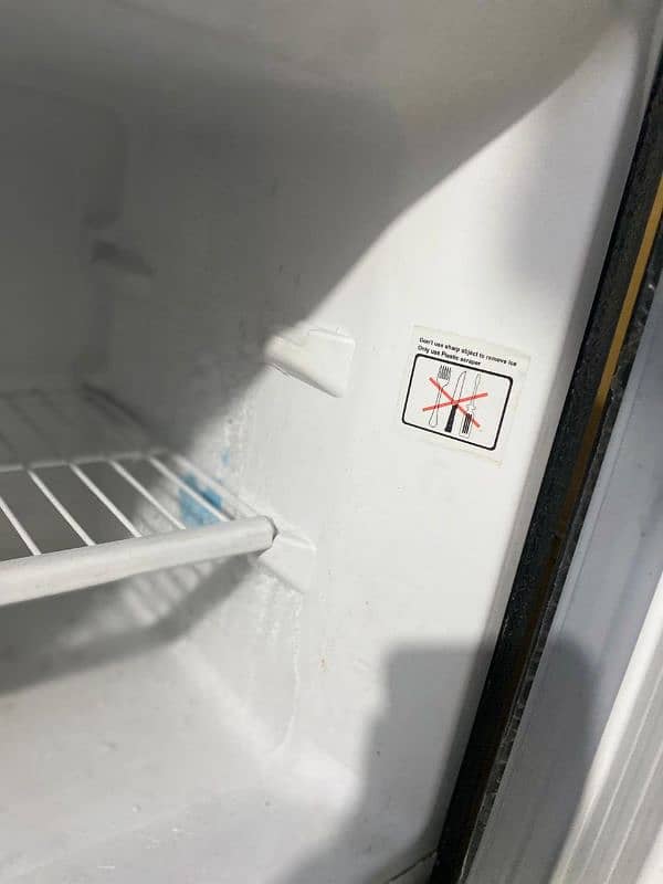 Dawlance Fridge Medium size 8