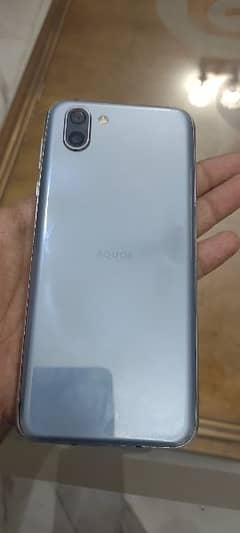 SHARP AQUOS R2