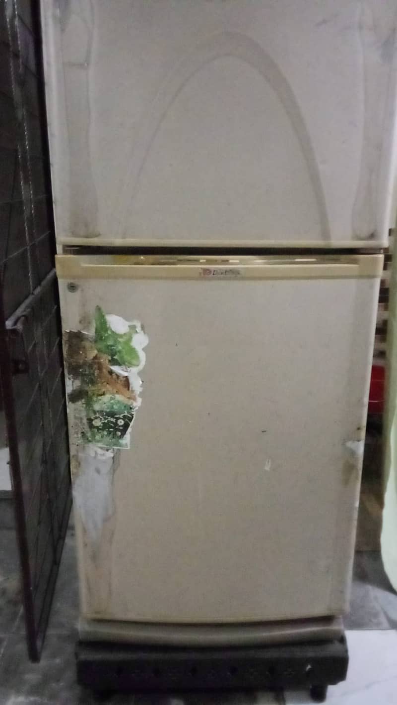 Dawlance fridge large size 0