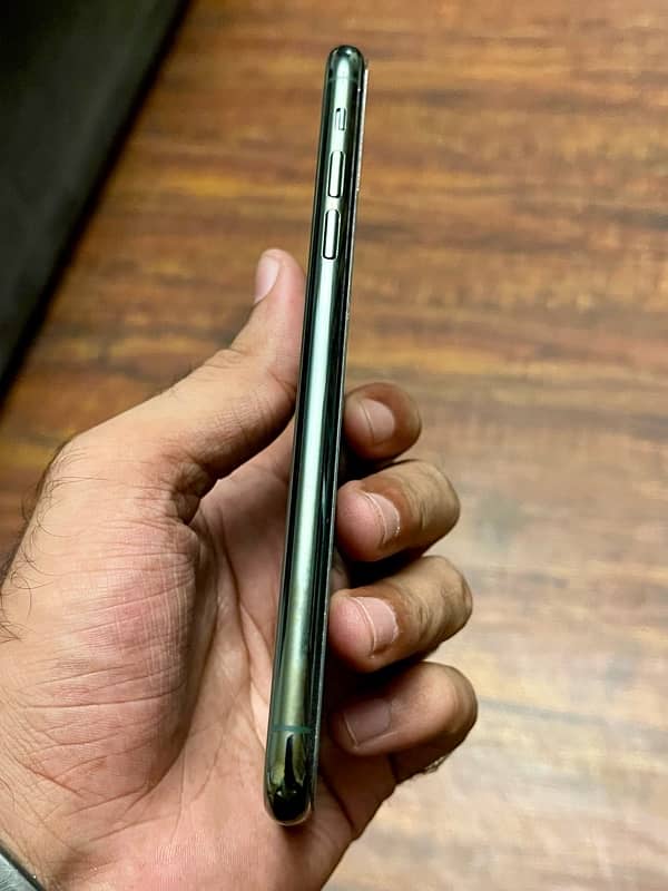 iPhone 11 Pro Max 100 health 64gb PTA approved 3