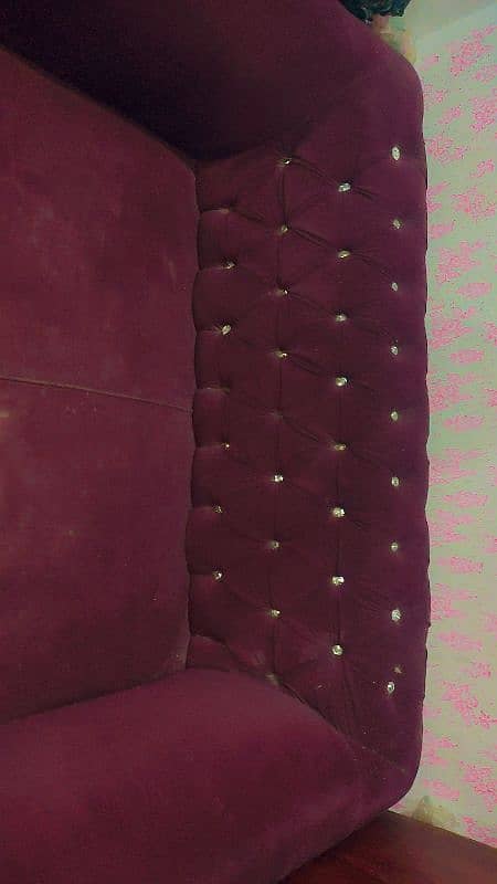 i want to sell sofa  2 seater urgent sell in A good condition 1