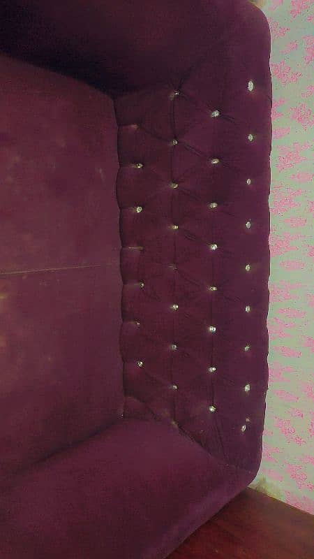 i want to sell sofa  2 seater urgent sell in A good condition 2