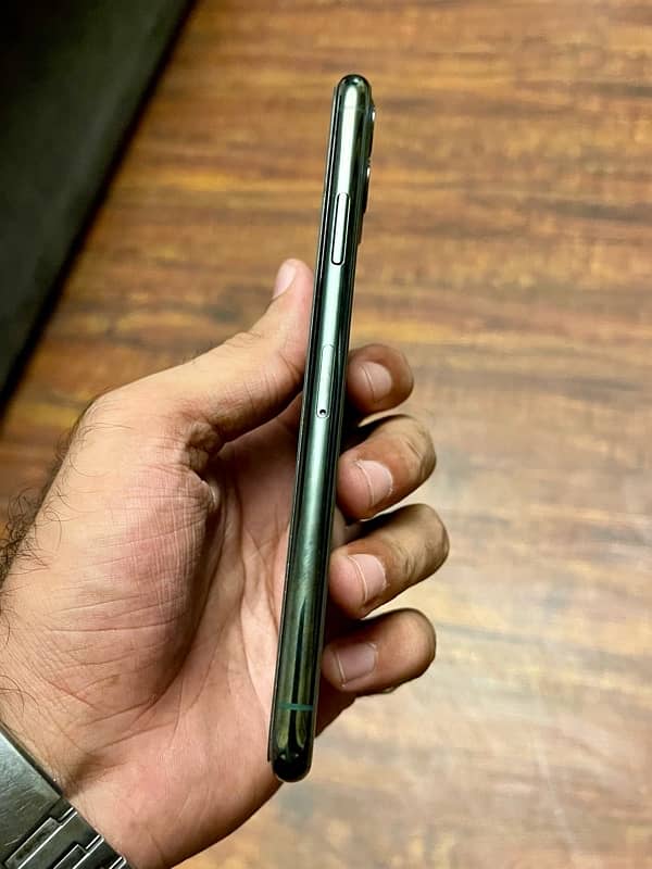 iPhone 11 Pro Max, 100 health, 64gb PTA approved 2