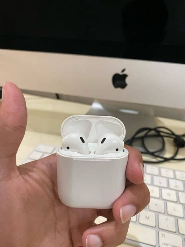 Apple Airpods 1st Generation New condition slightly used 0