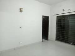 10 Marla Portion For Rent In Paragon City Lahore