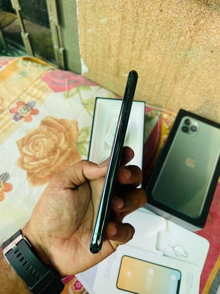 IPhone 11 Pro Max (256gb PTA)urgent Sale 12