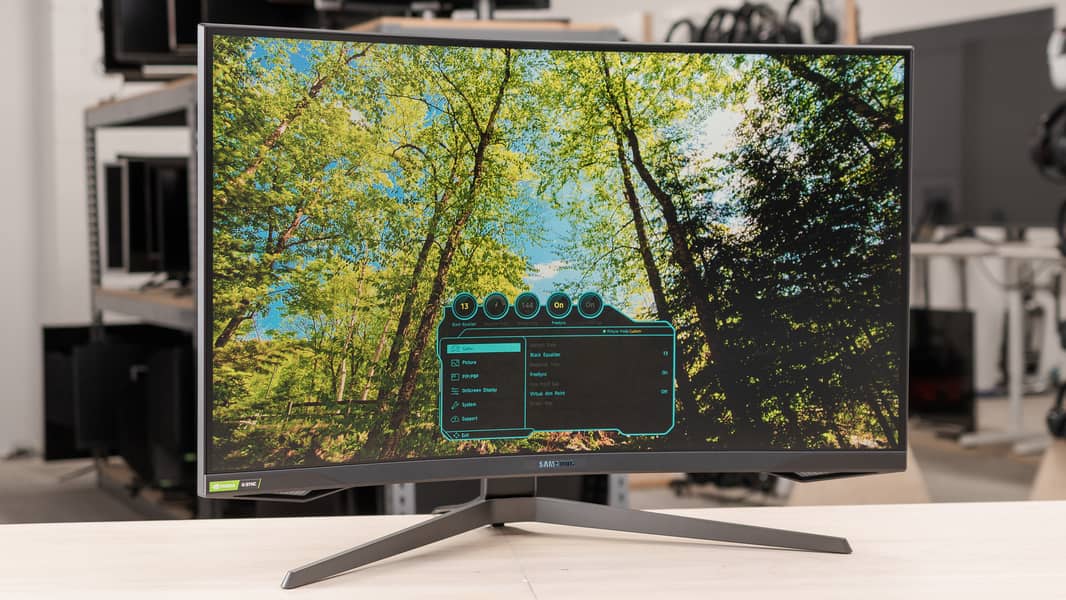 Samsung Odyssey G7 32 " 240hz monitor 0