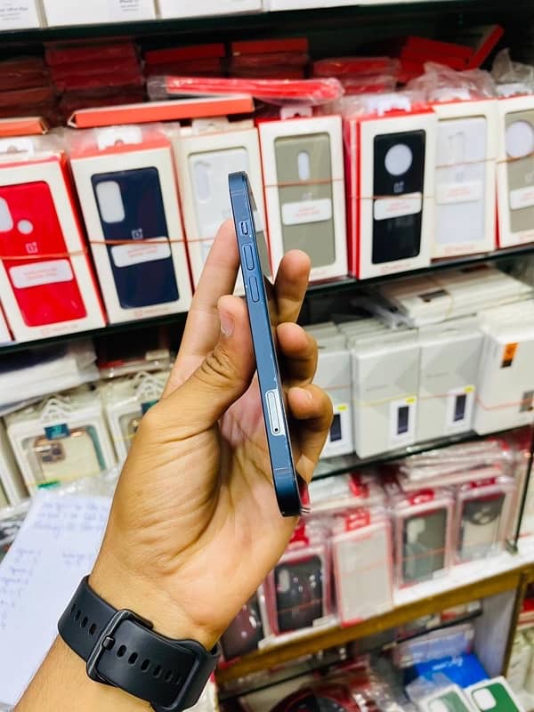 I phone 13 128 gb (jv) contact no 03099785219 4