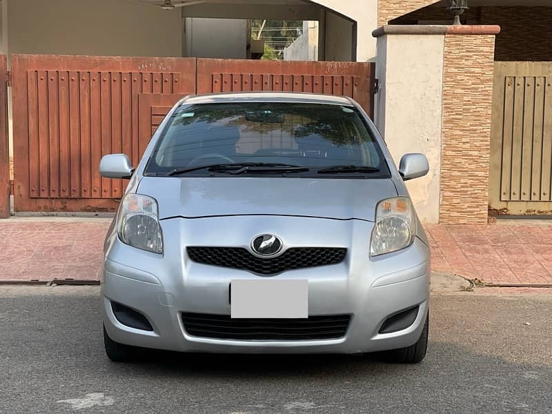 TOYOTA VITZ 2009 2010 REG 2013 ORIGINAL EXCELLENT KARACHI REG 0