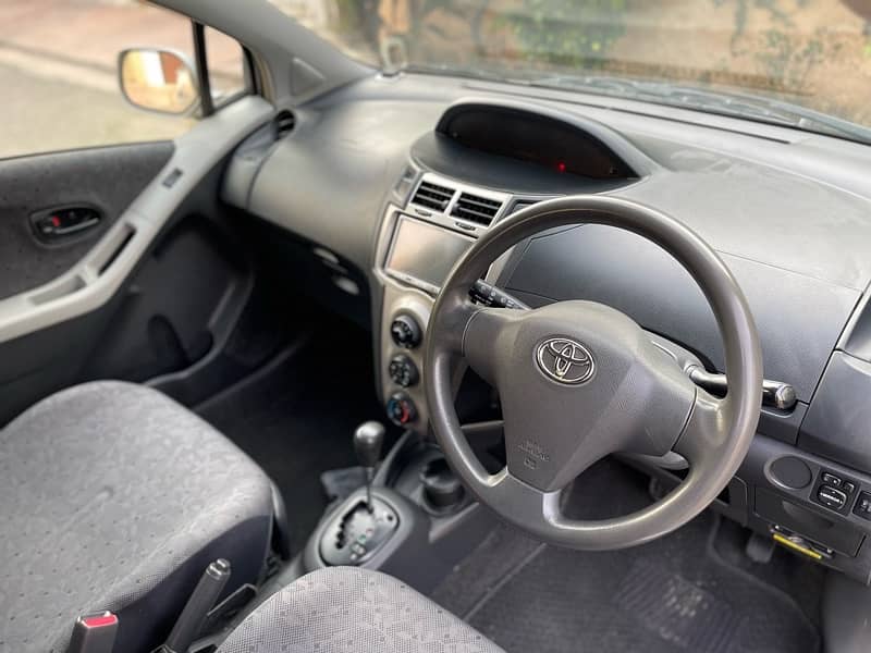 TOYOTA VITZ 2009 2010 REG 2013 ORIGINAL EXCELLENT KARACHI REG 8