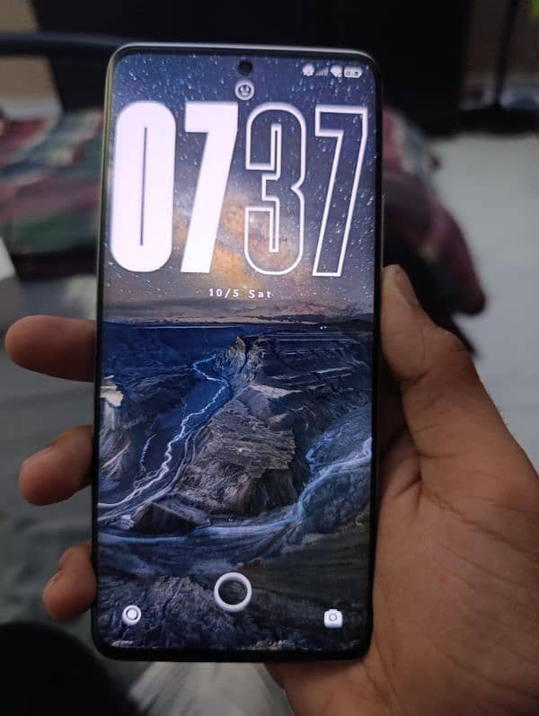 Redmi note 13 pro+ 5g moon White 10/10 ziyada nhi kum ho ga 1