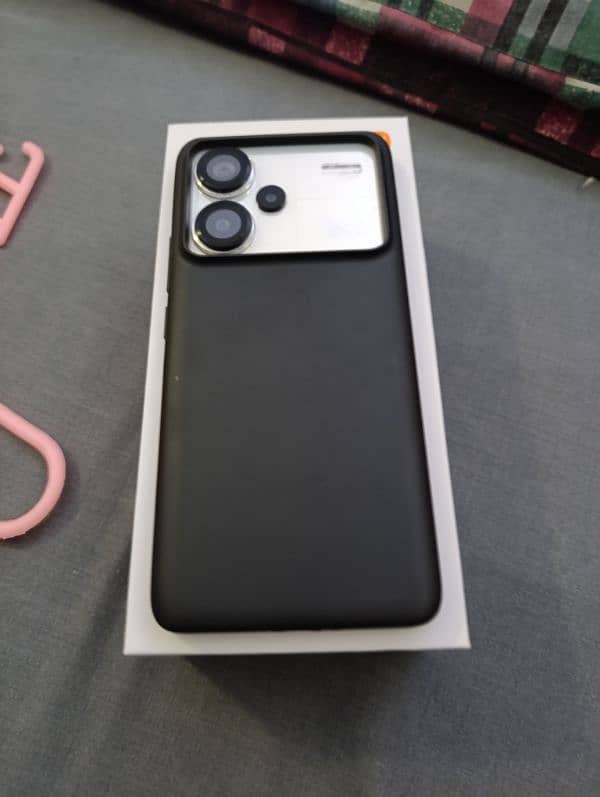 Redmi note 13 pro+ 5g moon White 10/10 ziyada nhi kum ho ga 4